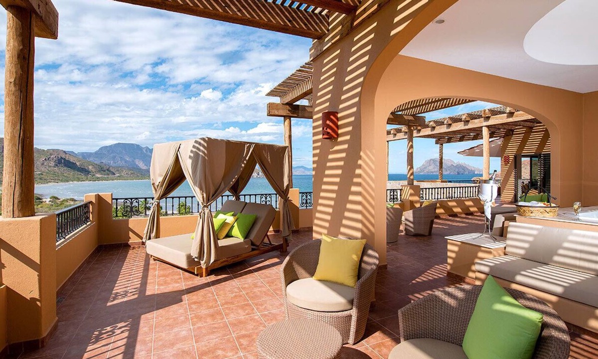 Loreto Villa | Luxury Villa with Stunning Sea Views in Loreto