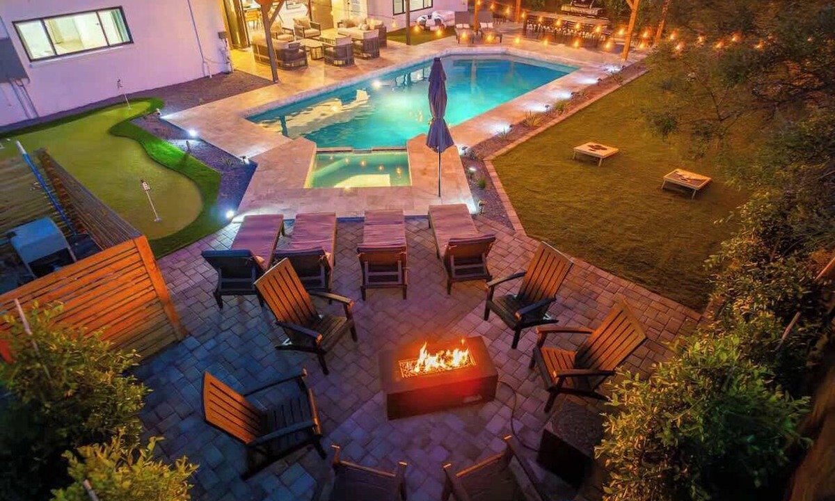 Trail West House | LuxuryOasis +HtdPool+HotTub+Fire Pit+Golf +OldTown