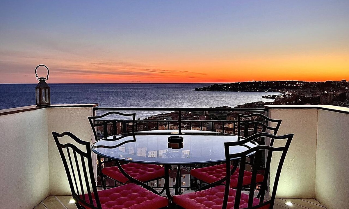 Menton Apartment | MAGNIFIQUE MINI VILLA 2 PIÈCES,IMMENSES TERRASSES,VUE MER FÉERIQUE ET PARKING