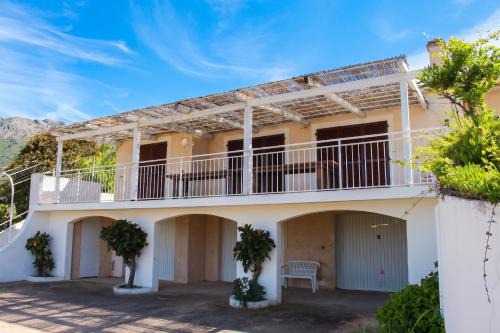 Marine de Saint Ambroggio House | Maison Vue Mer à Lumio avec Terrasse et Jardin Clos
