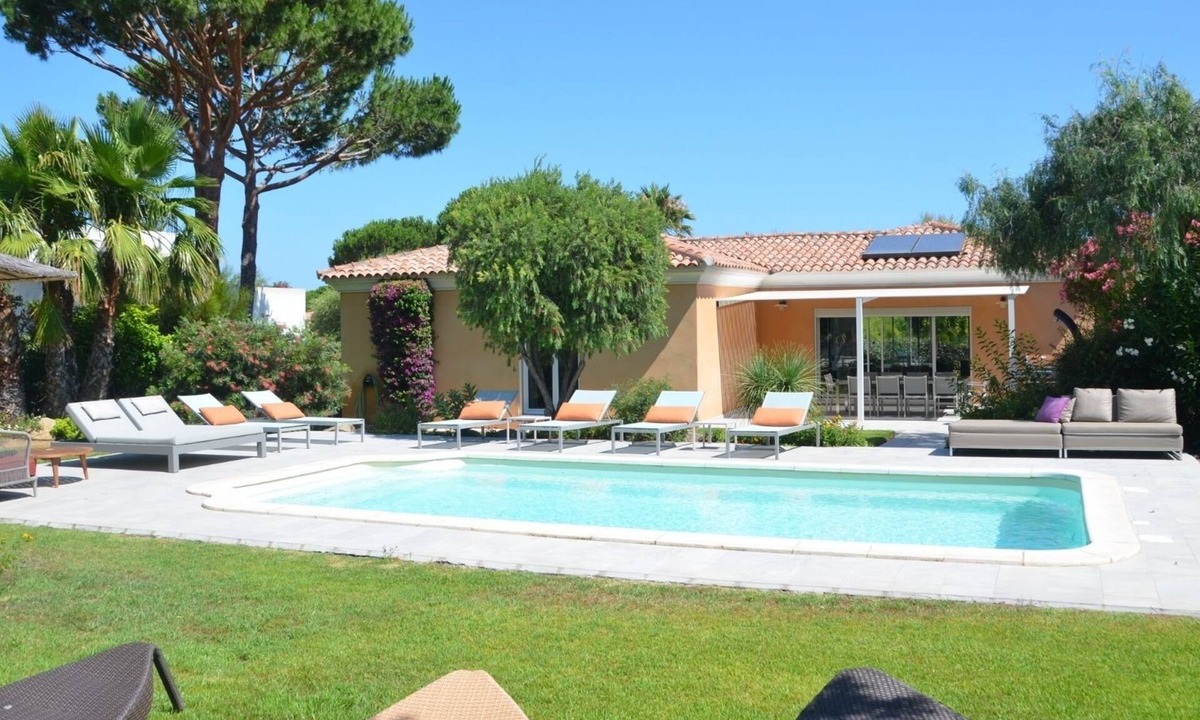 Calvi Villa | Master Suite Villa featuring a Private Pool, Garden, Parking and Spa