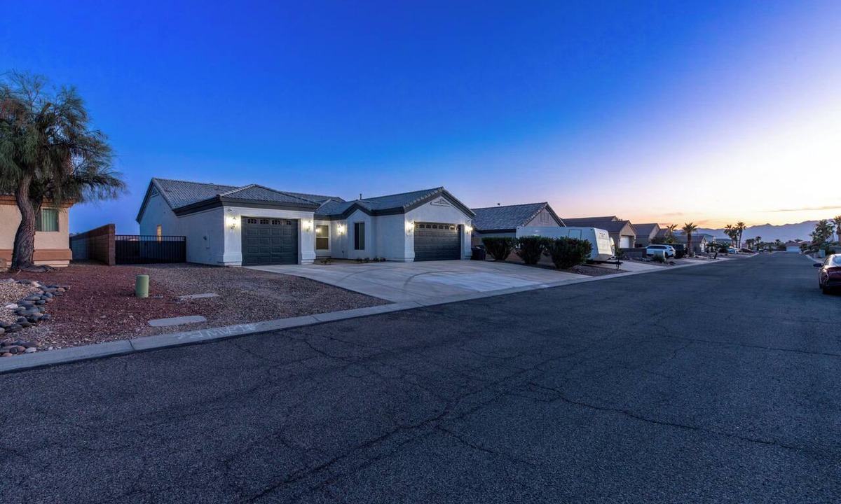 Fort Mohave House | Minutes from Laughlin, River, Golf & off-roading