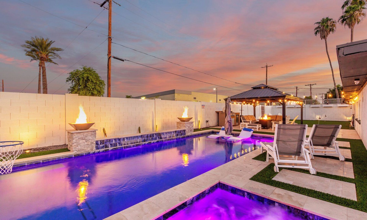 Scottsdale Estates Three House | Minutes Old Town * Mini Golf * Pool Spa * Bikes