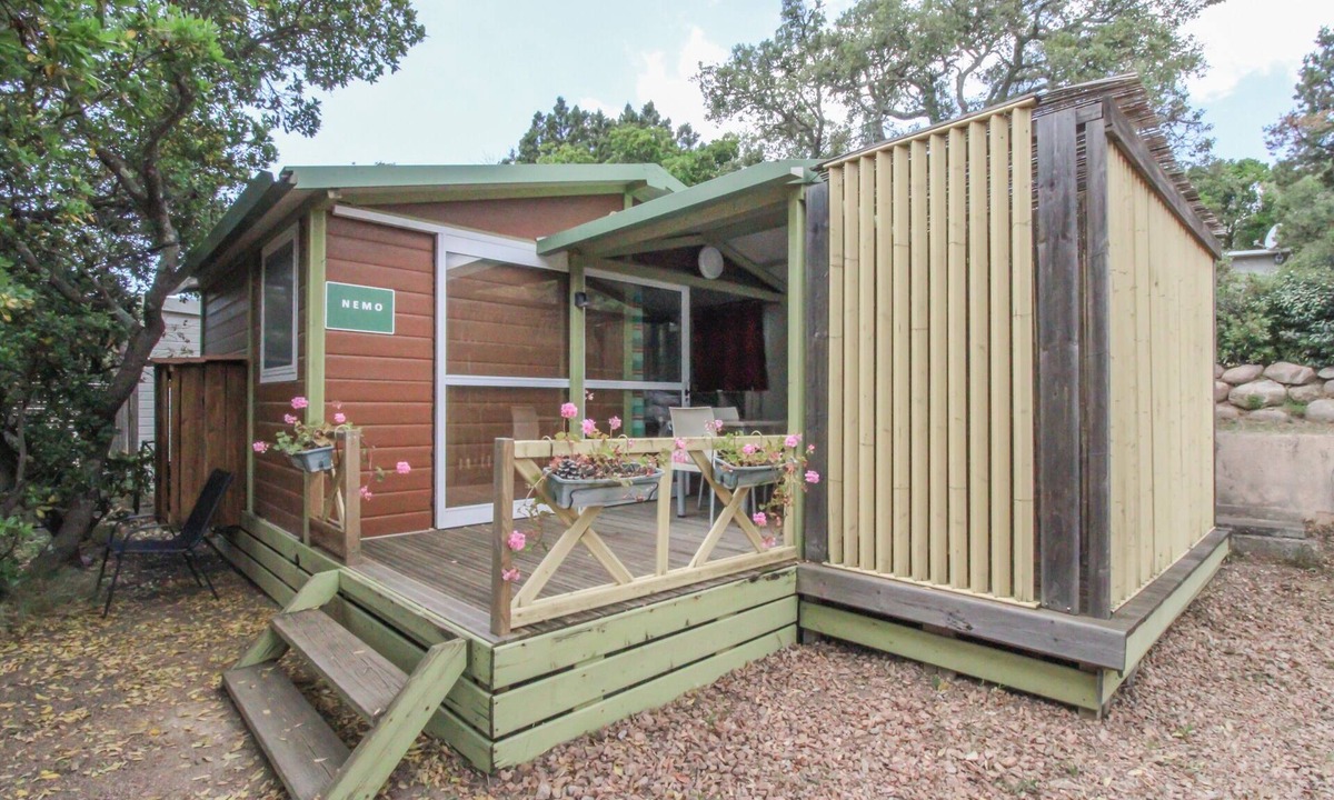 Pianotolli-Caldarello House | Mobile Home 'Chalet Confort Proche De La Mer' with Shared Pool, Private Terrace and Air Conditioning