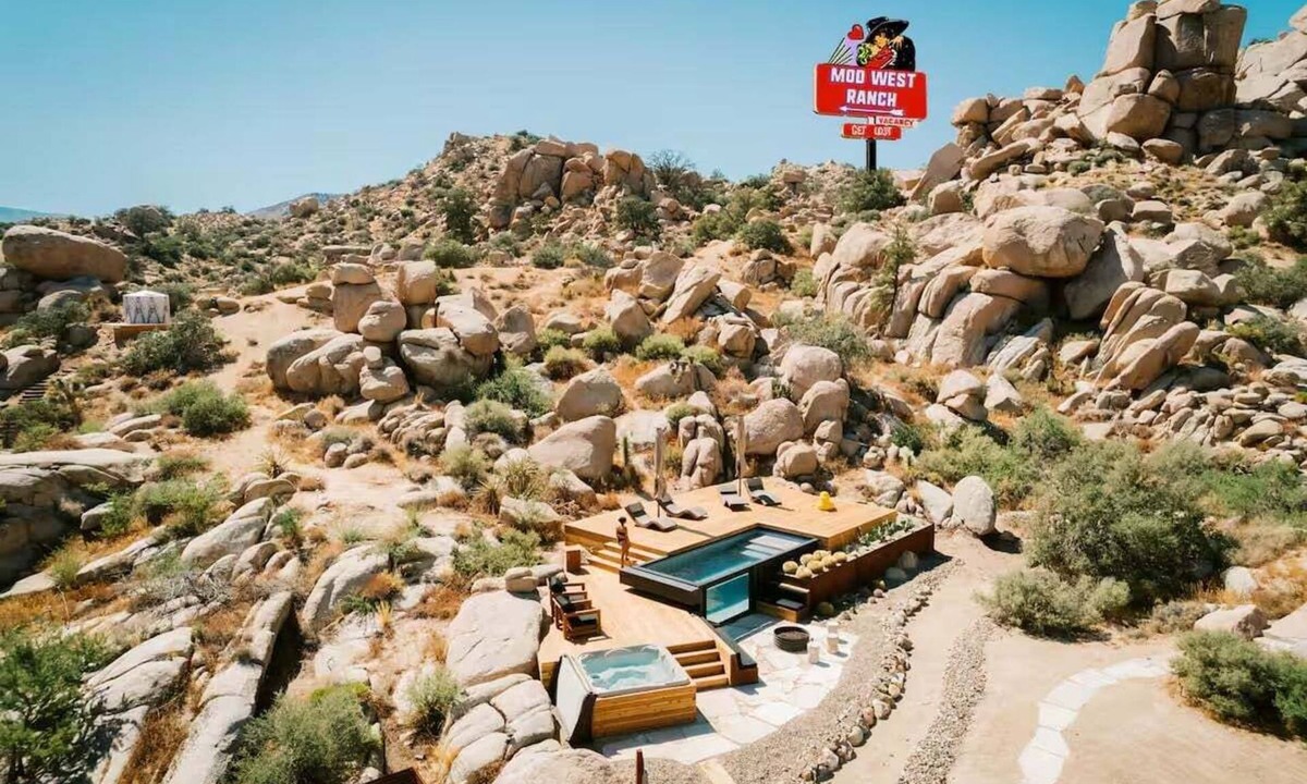 Pioneertown House | Mod West Ranch: 5-acre Boulder Playground