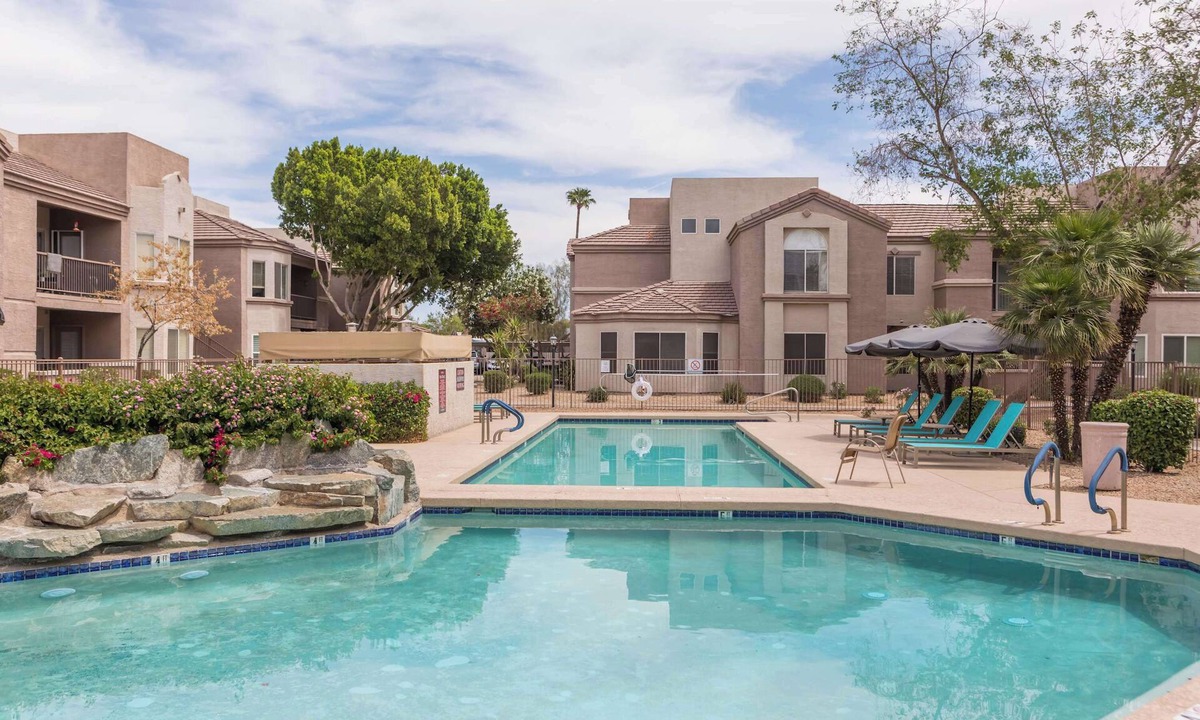 Deer Valley Condo | Modern 2BR Retreat with Pool, Gym & Balcony