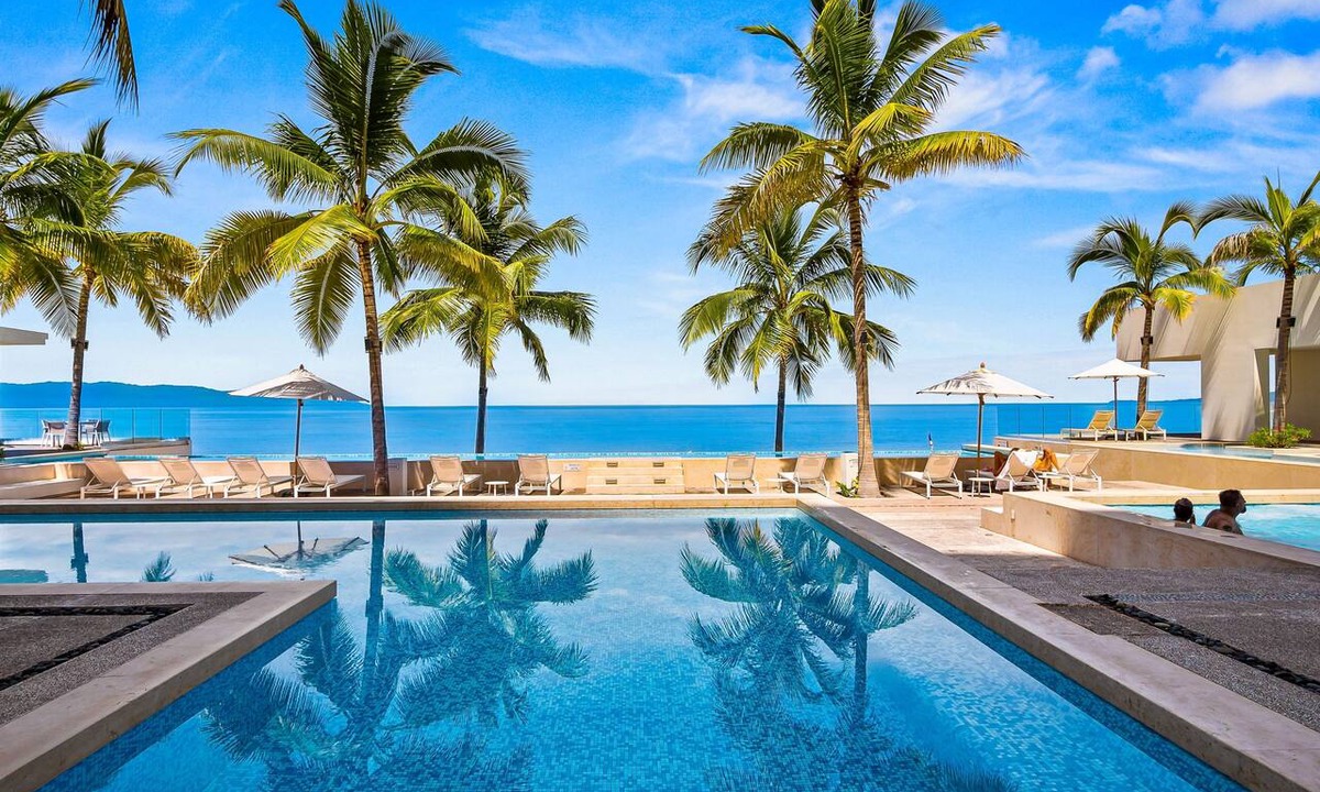 Las Glorias Apartment | Modern oceanfront studio with breathtaking sunsets, heated pools & beach access