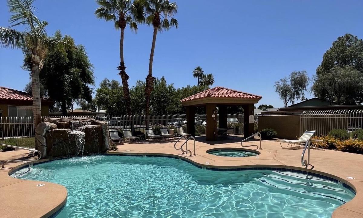 Deer Valley Condo | Modern Resort Condo, Pools, hot tubs, quiet, not on street, near both 101/I-17,