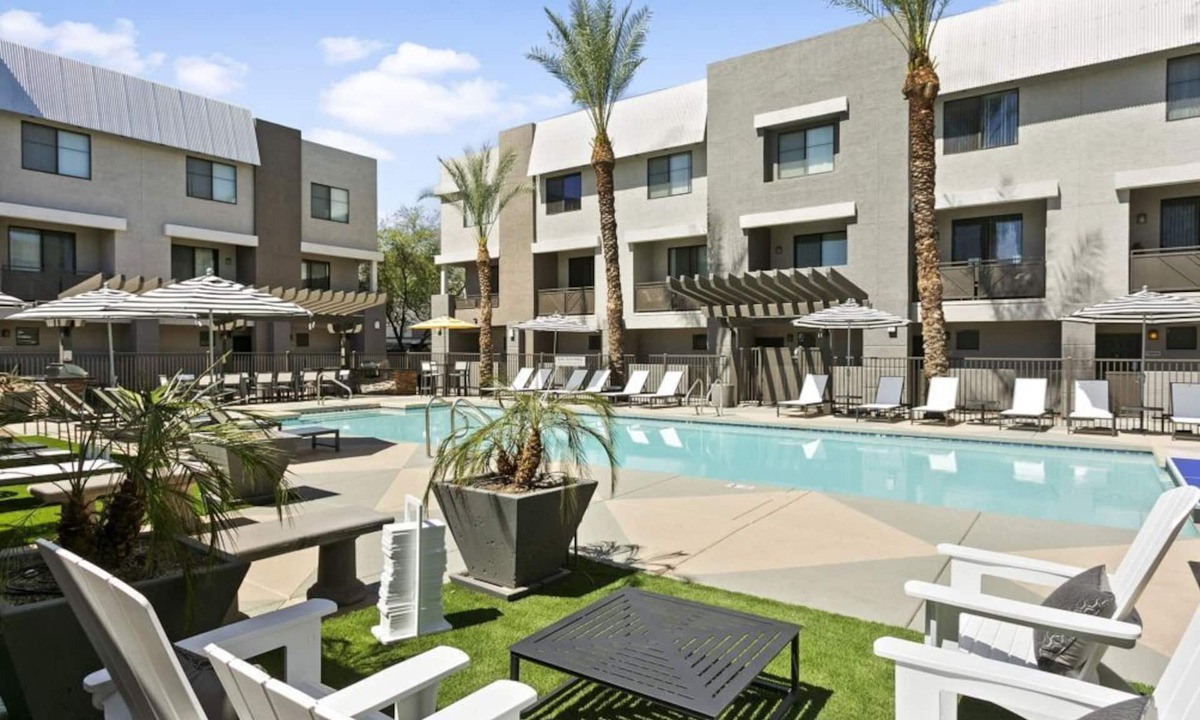 Glendale Sports and Entertainment District House | Modern Retreat in Prime Glendale Location