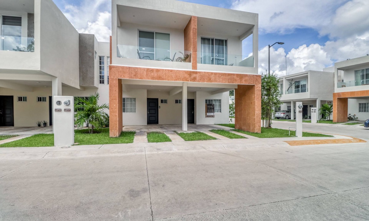 Puerto Juarez Villa | Modern villa in a quiet location with strong WiFi, AC, pool & garden