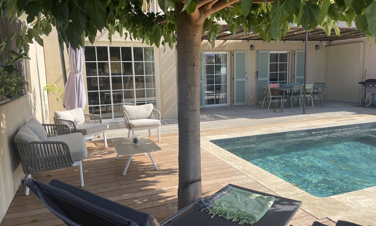 Saint-Florent Villa | Modern villa with pool in the center of Saint Florent