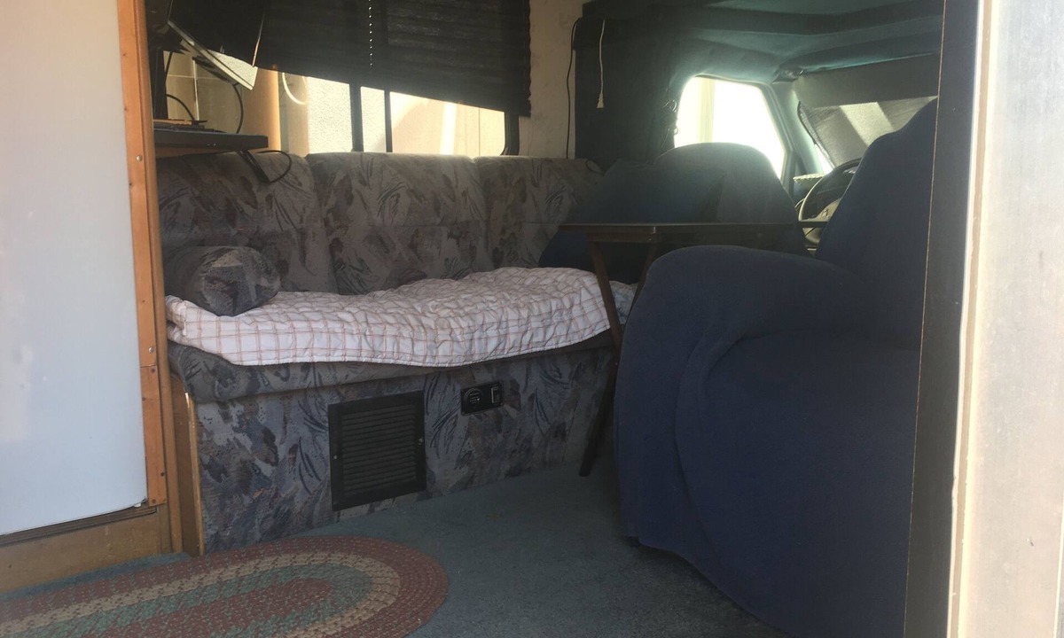 Cabo Bello House | Motorhome with spacious amenities outside