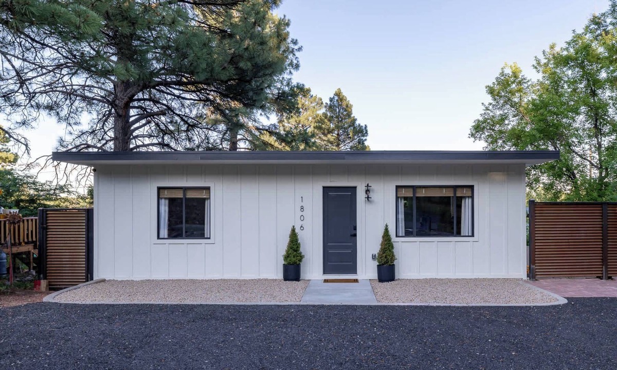 Flagstaff House | Mountain Magnolia with Hot Tub