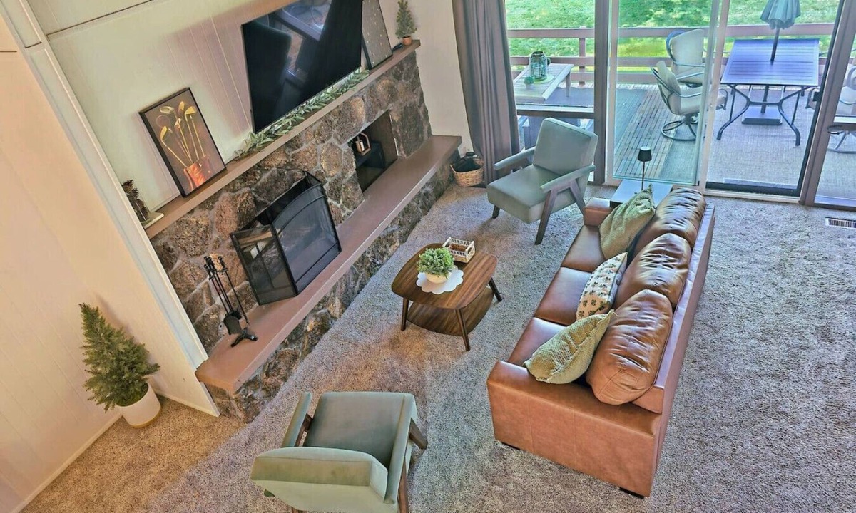 Flagstaff Villa | Mountain View Retreat ~Deck +grill! ~Jacuzzi Tub!