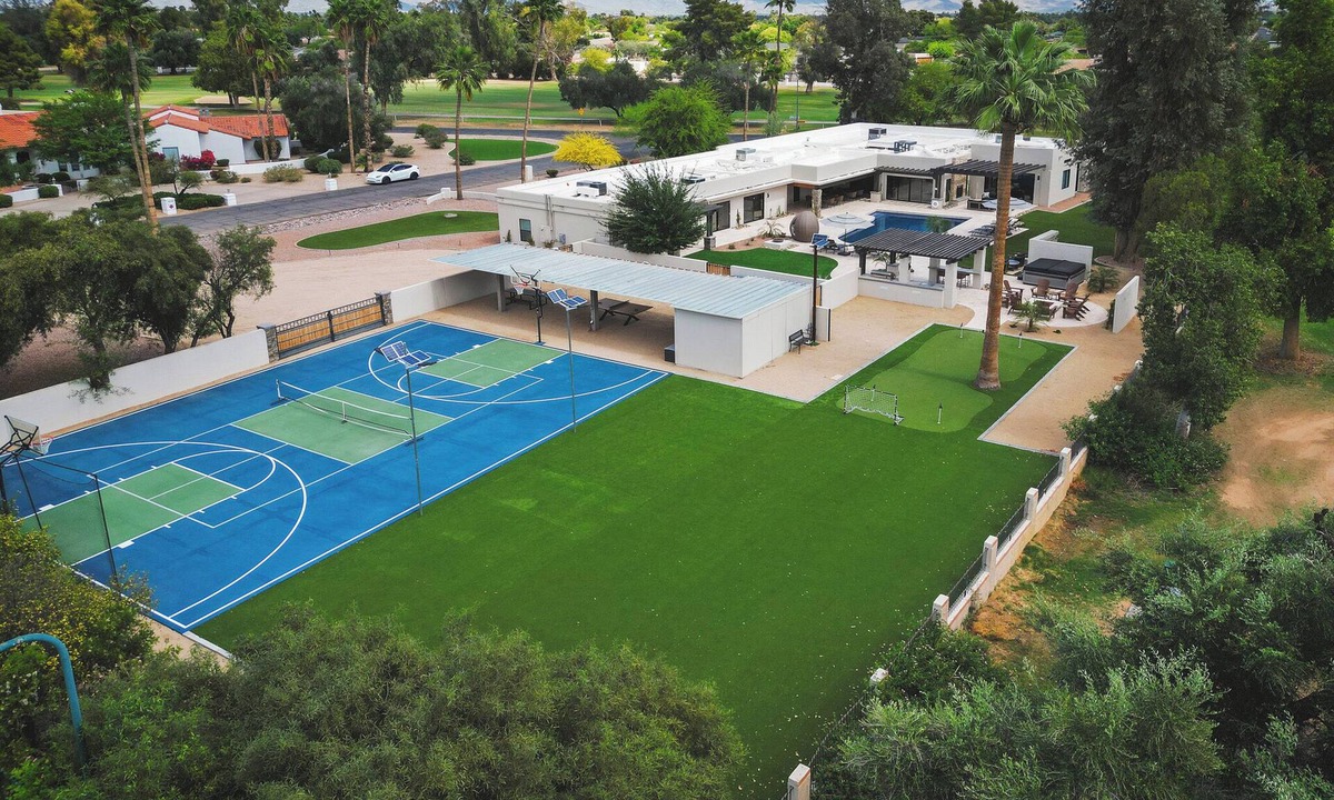 Paradise Valley Village House | NEW 9BR+Casita Luxury Estate | Heated Pool, Hot Tub & Sport Court