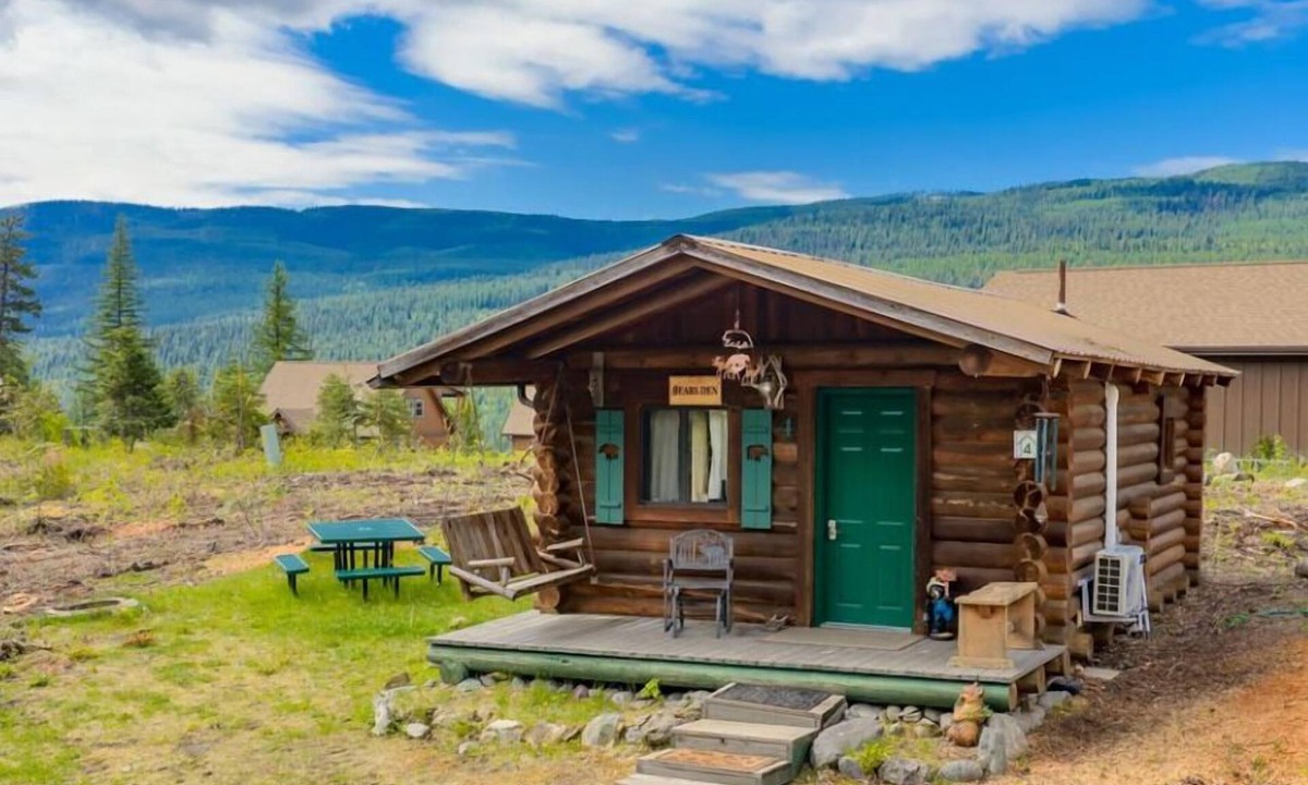 Bigfork Cabin | New! Bears Den Log Cabin, Mountain views, firepit