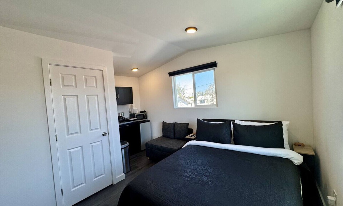 Garfield Apartment | New City Loft Cozy With Backyard Unit C