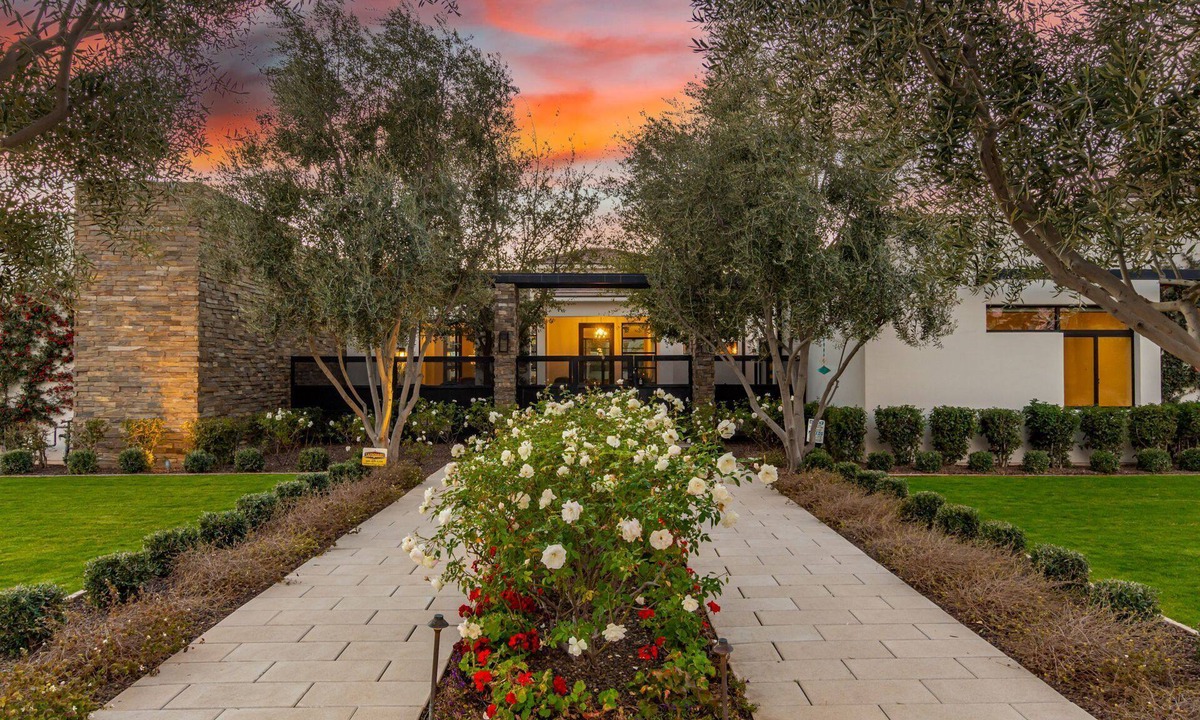 South Scottsdale House | NEW Close to Old Town Scottsdale with heated, covered pool in coveted PV Farms