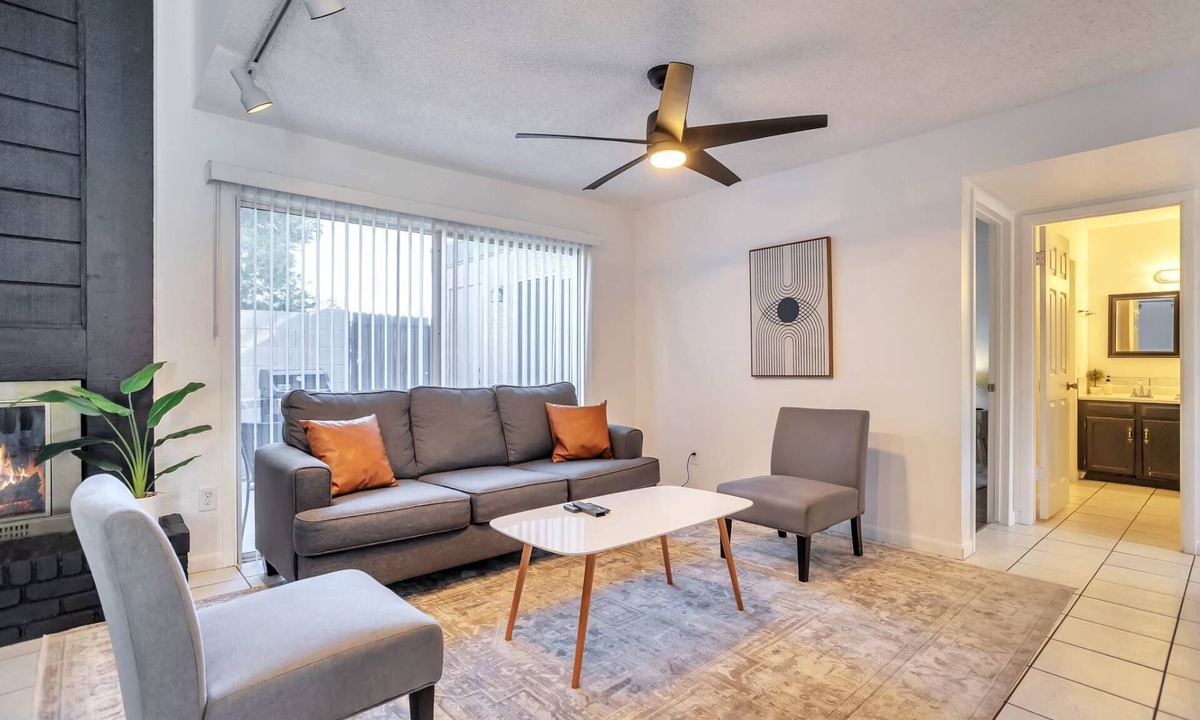 Bellair House | New Listing in Great Location! Close to freeways to Peoria Sports Complex & Anywhere in the Valley!