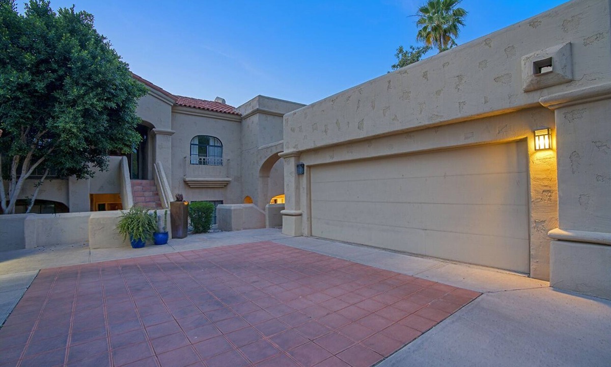 Biltmore Courts Condo | New listing. Walk to Arizona Biltmore Resort and Spa.