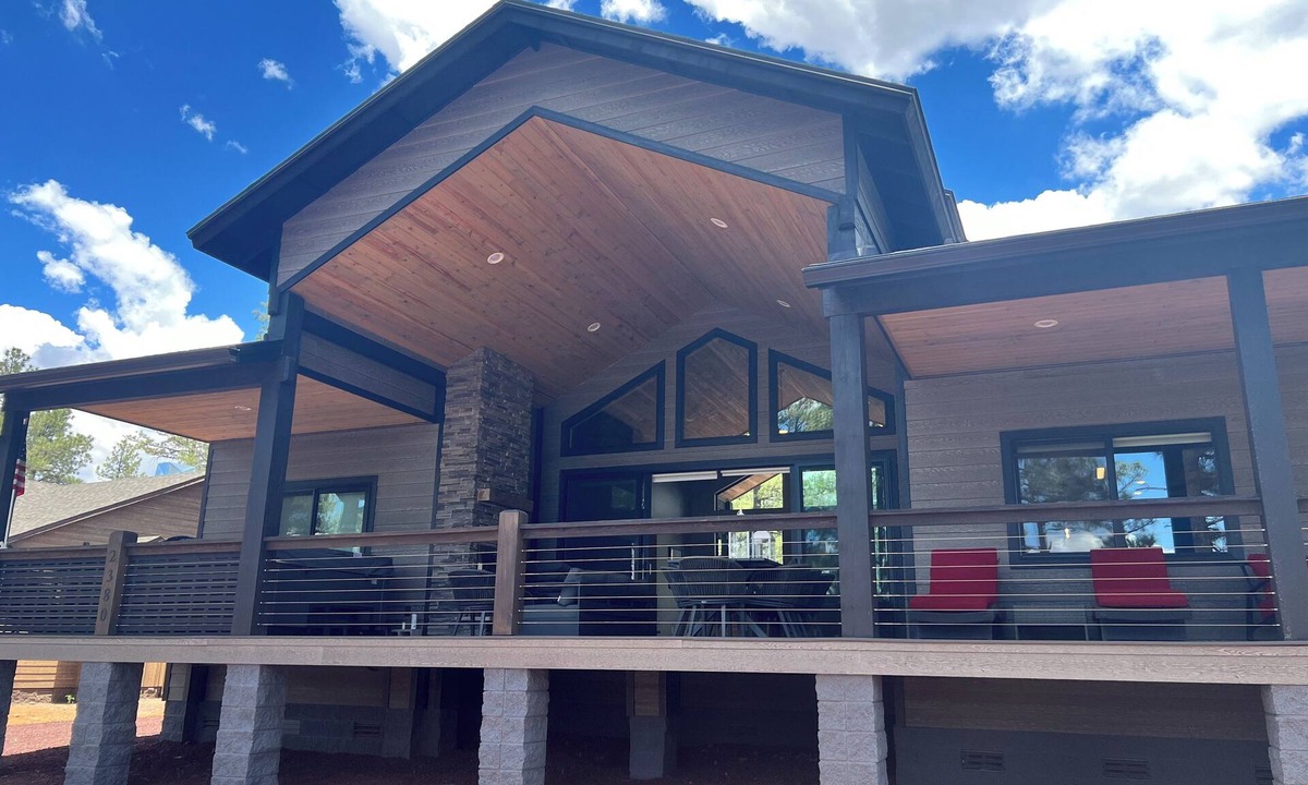 Torreon Cabin | New Modern Cabin with hot tub, pool table and games room in Torreon Lakes