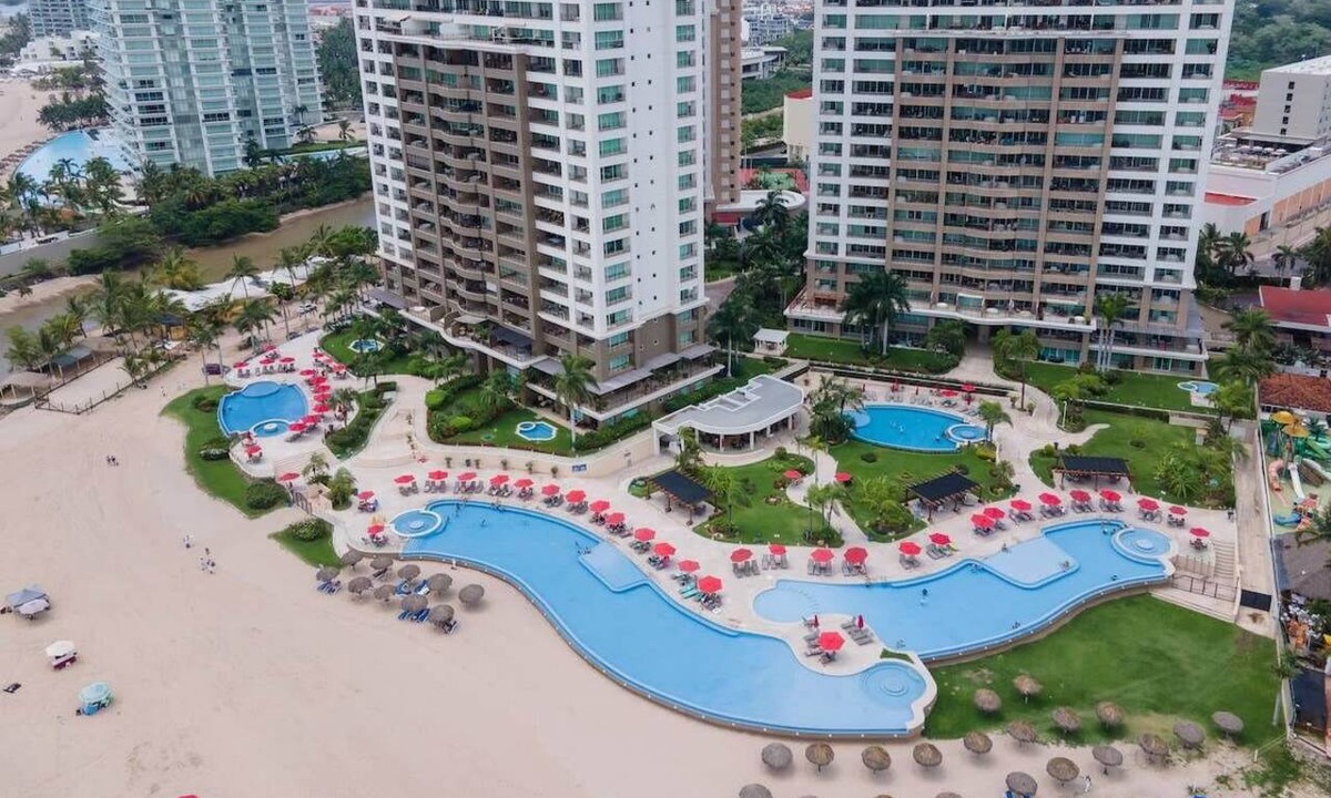South Hotel Zone Condo | Ocean Front Condo 1 Bedroom/3 beds/2 bathrooms