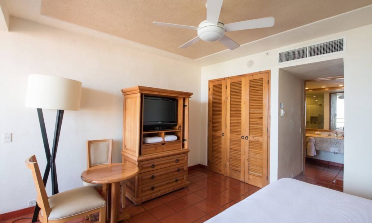 Marina Vallarta Hotel | Ocean Front Studio Retreat in Puerto Vallarta