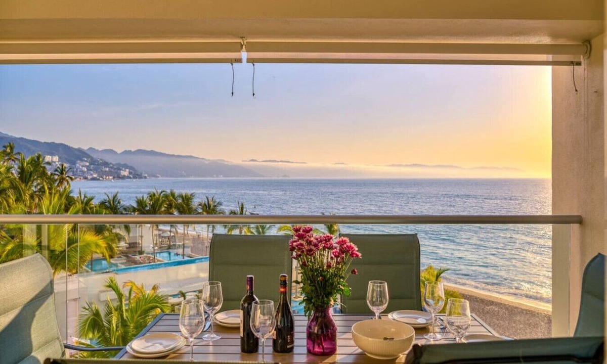 Las Glorias Apartment | Oceanfront Luxury + FREE Daily Breakfast Harbor171