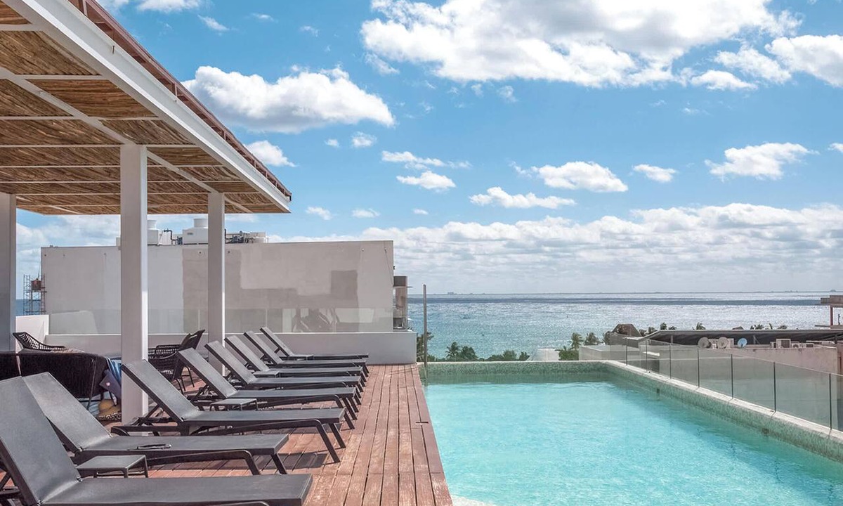 Zazil-ha Condo | Oceanview Rooftop Pool, Gym, 1 Block to 5th Ave