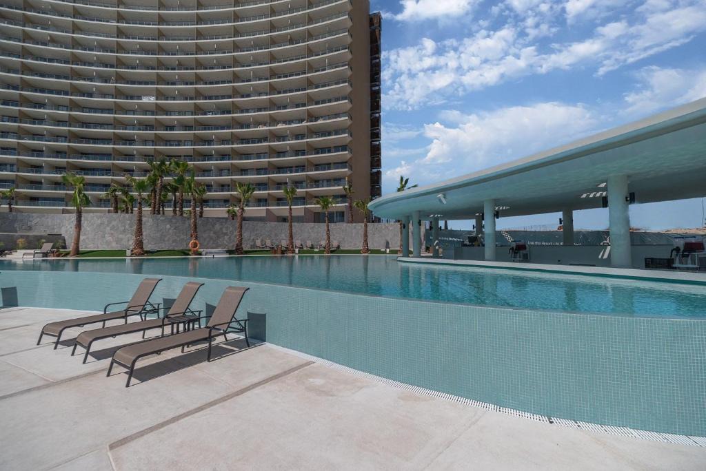 Bella Vista House | One 1402B Hotel Room: New Beachfront Resort, Style & Comfort