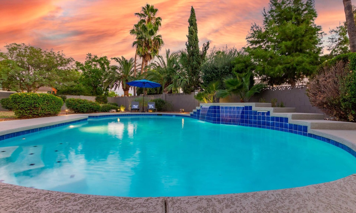 Raskin Estates House | Palmcroft|FREE Heated Pool|BBQ|Coffee Bar