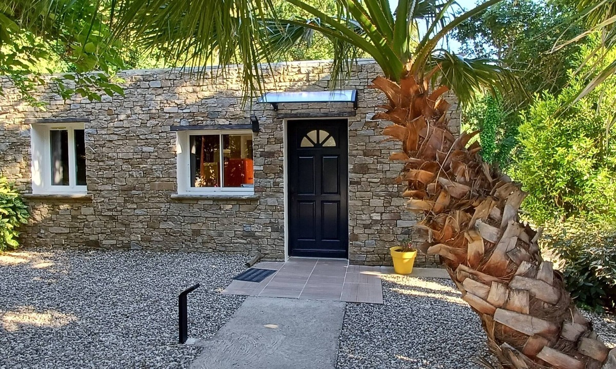 Barbaggio Villa | Pavillon en Pierre Isolé Dans un Écrin de Verdure Avec vue sur mer