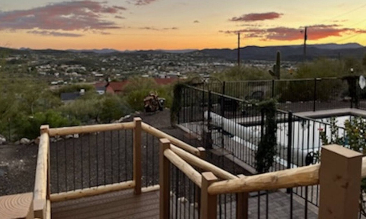 Black Canyon City House | Perfect location for beautiful views of the Bradshaw mountains and sightseeing