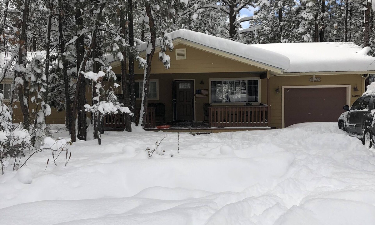 Pinetop House | Perfect Pinetop Getaway; 2 Master Suites; Wifi, Satellite; Hot tub, Dog Friendly