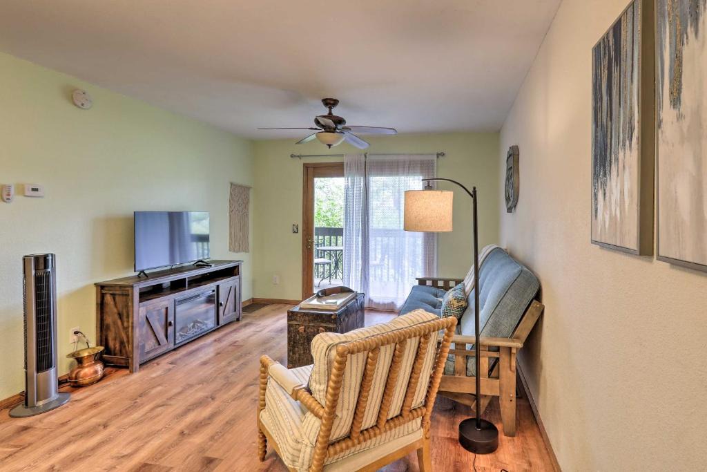 Flagstaff Apartment | Pet-Friendly Condo Less Than 1 Mile to Hikes and Golf!