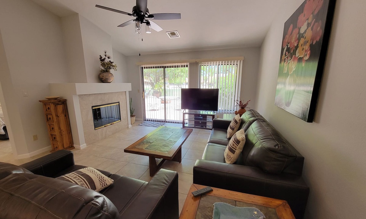 Casas Adobes House | Pet Friendly Omni Golf Course Views from Open floor plan with yard-garage