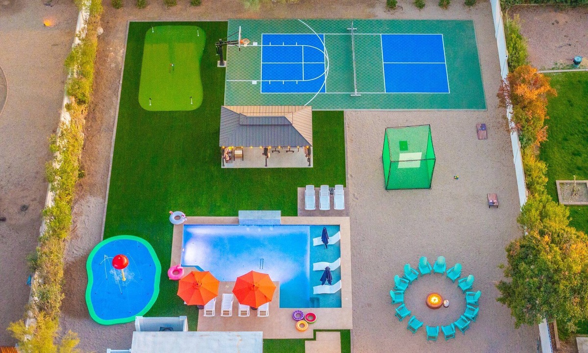 Sunburst Estates House | Pickleball Golf Heated Pool Splash Pad