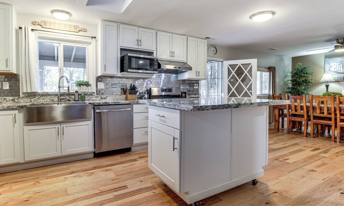 Pinetop Cottage | Pinetop-lakeside Cabin, Walk to Woodland Lake Park