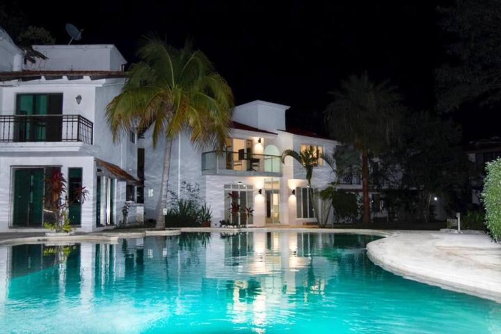 Playacar Villa | Playacar Beach House 10 PAX! the best location in playa! By Bookhap