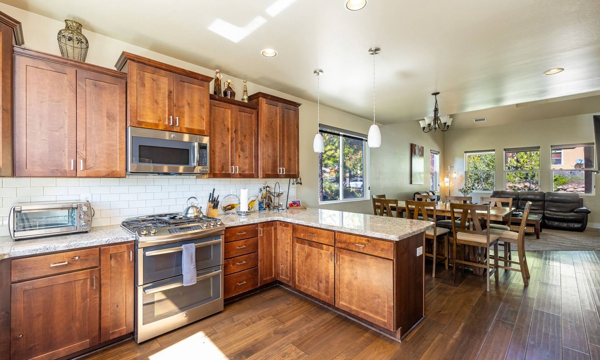 Ponderosa Trails House | Ponderosa Heights Retreat - Large 5+ bedroom home with AC!
