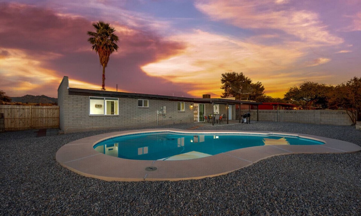 Groves Lincoln Park House | Pool | 4 BR 2 BA | Davis Monthan AFB | Renovated