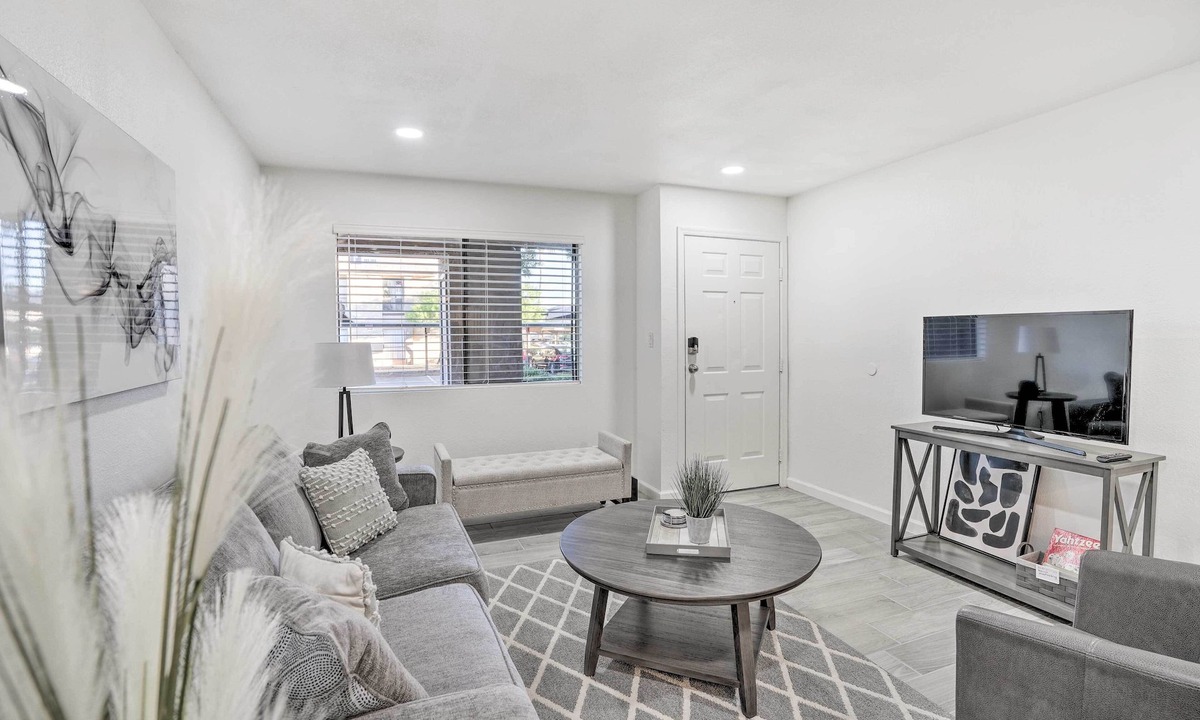 North Mountain Condo | Pool Access! Condo Near Peoria Sports Complex