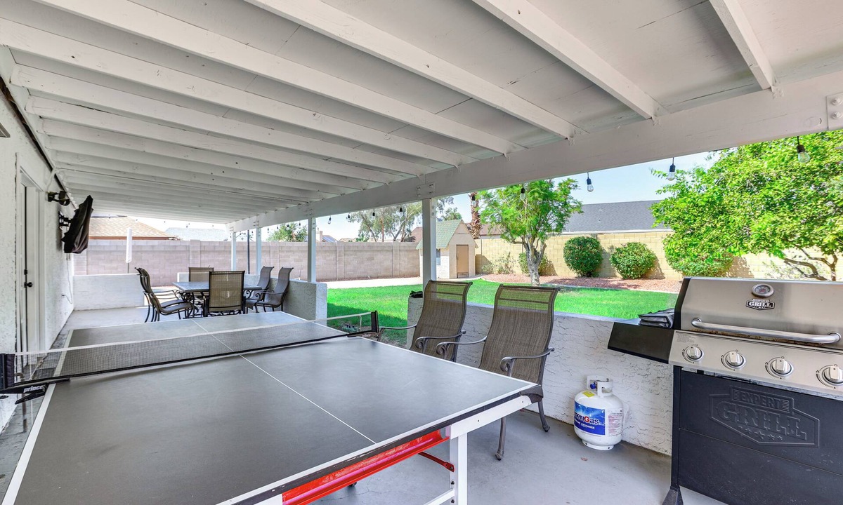 Overland Trail House | Pool, Basketball + BBQ! Glendale Group Getaway