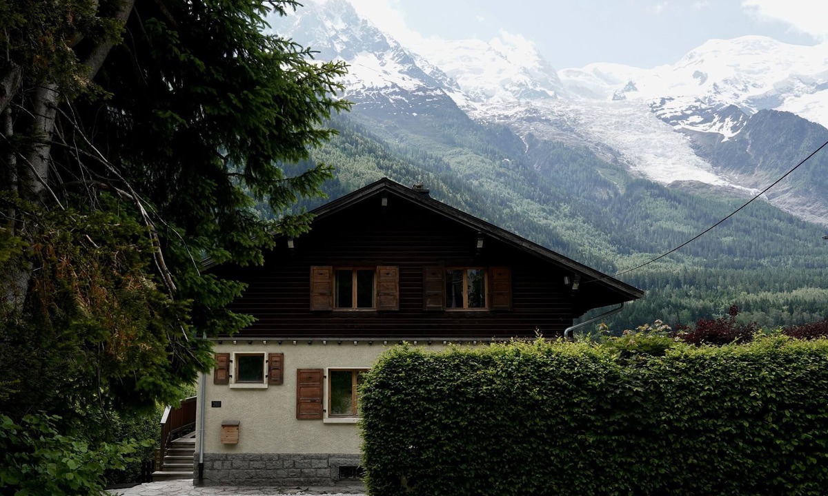 Chamonix City Centre Ski Chalet | Popular, Stylish Chalet. Exceptional location with stunning Mont Blanc views.