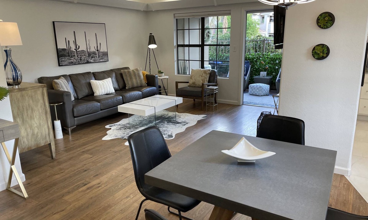 Central Scottsdale Condo | Premier location in Scottsdale close to Old town & Open- HEATED pool & jacuzzi😎