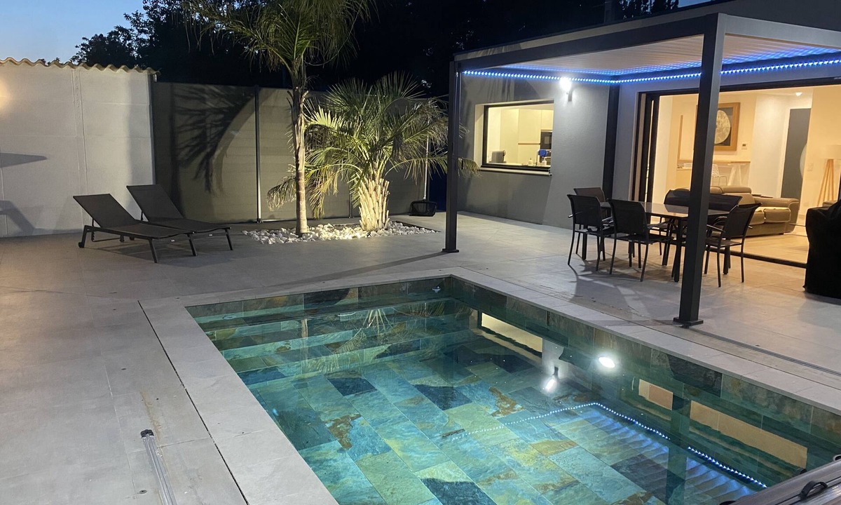 Cap d'Agde Villa | Private 4* villa, heated and covered swimming pool, 5 minutes from the sea