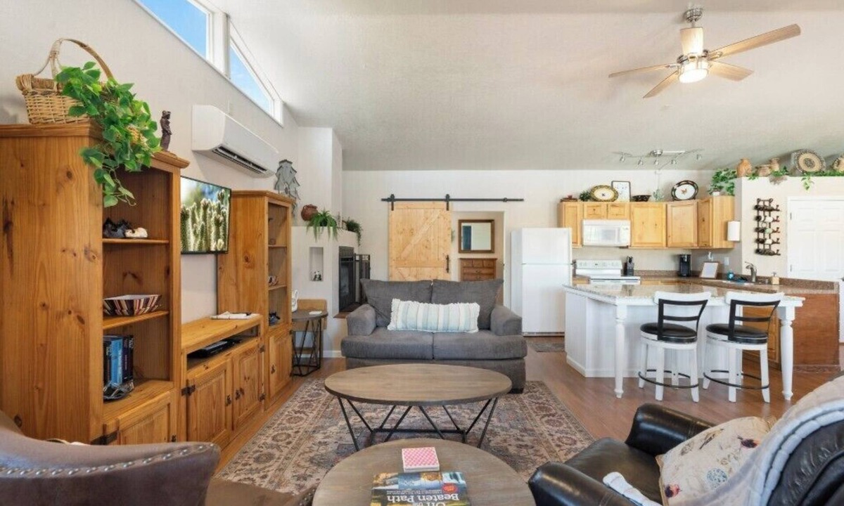 Wickenburg Apartment | Private Guesthouse w/Pool in Historic Wickenburg!