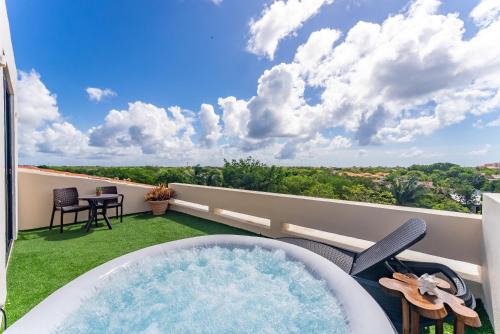Puerto Aventuras Apartment | Private Jacuzzi, Starlink, Golf-View Terrace - Puerto Aventuras