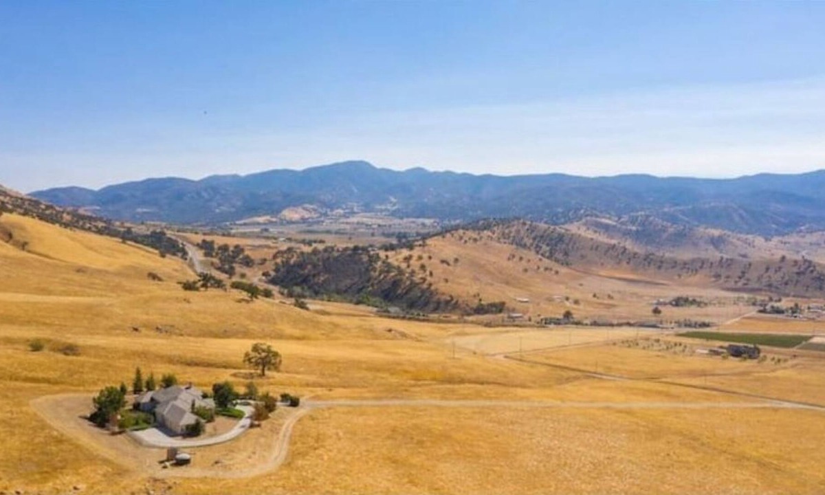 Tehachapi House | Private Mountain and Estate