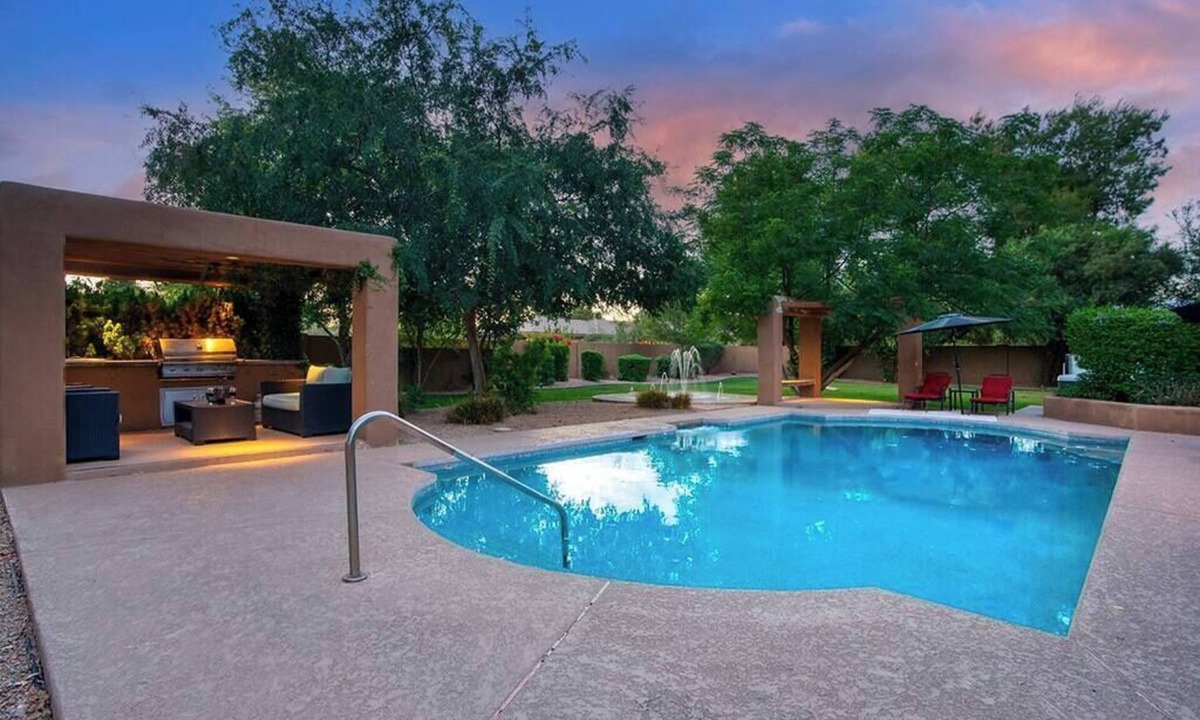 Sunburst Farms East House | Private Pool Oasis with Hot Tub